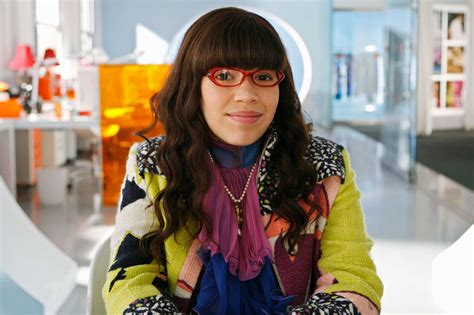 Ugly Betty - En charmig komediserie med America Ferreras briljanta porträtt av en ambitiös modeaspirant!